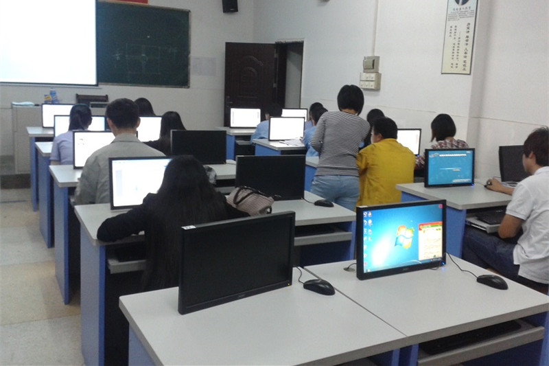 电脑技能培训班课堂现场